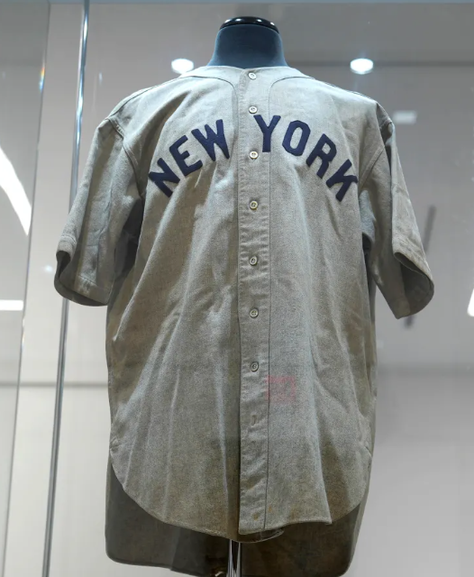 Beyond the Cardboard: The Surprising Rise of Sports Collectibles in 2025