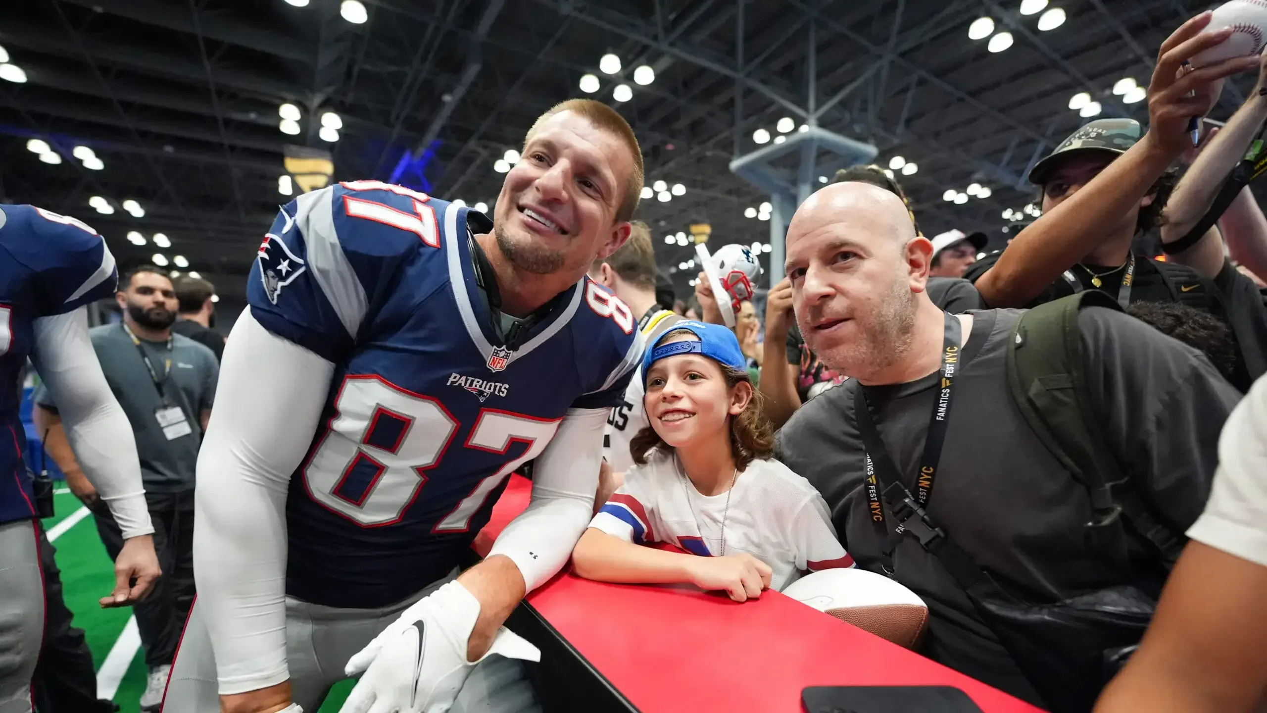 Rob Gronkowski Expands His Role in the Hobby With eBay Live Series and Big Event Appearances